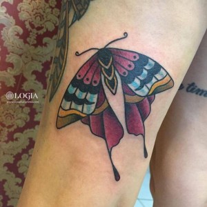 tatuaje-muslo-mariposa-logia-barcelona-Laia    